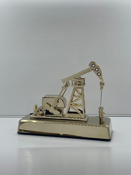 Masa Üstü Plaket Petrol Pompası Hareketli Altın Kaplama Abs 26x22x9cm 2 Adet Kalem Pille Çalışır Maket